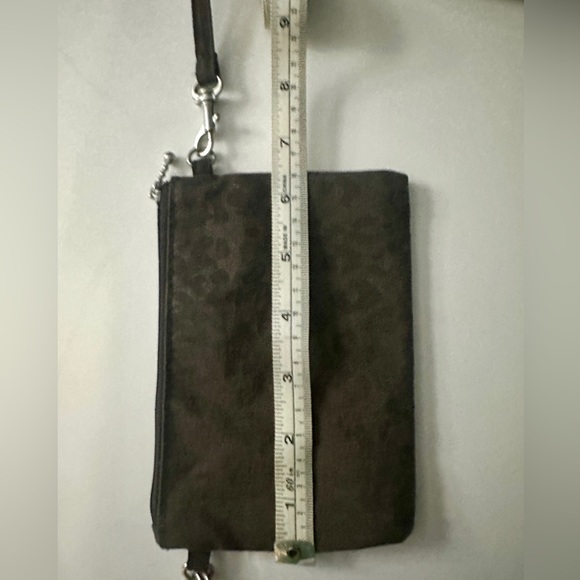 Baggallini Nylon Brown Leopard Print Crossbody w/matching Wristlet - Picture 14 of 15